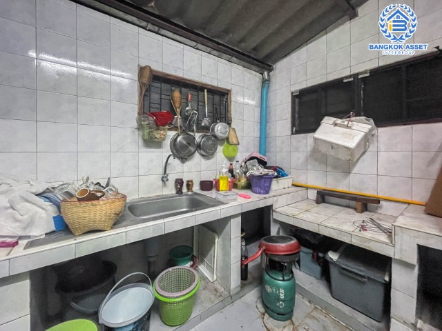 *****ทาวน์เฮ้าส์มือสองกรุงเทพมหานคร ม.อยู่เจริญ วิภาวดี เนื้อที่ 17.5 ตร.ว. ฟังก์ชัน 2 ห้องนอน 2 ห้องน้ำ 1 ที่จอดรถ ทาวน์เฮ้าส์ทำเลดี เข้าเมืองง่าย ติดถนนวิภาวิดีรังสิต เชื่อมต่อหลายเส้นทาง ใกล้ทางด่วน "อุตราภิมุข" จองด่วน!